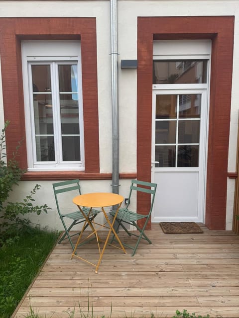 Property building, Patio, Dining area