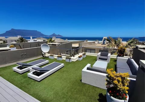 Patio, Natural landscape, View (from property/room), Balcony/Terrace, Seating area, Evening entertainment, Mountain view, sunbed