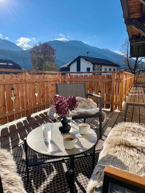 View (from property/room), Balcony/Terrace, Mountain view