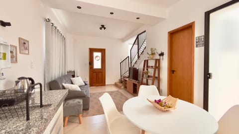 Communal lounge/ TV room, TV and multimedia, Living room, Decorative detail, Seating area