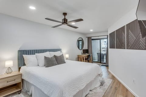 Fall Ridge Retreat with Hot Tub and Pool House in Vail