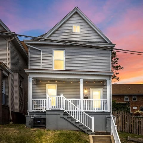 Plush 4BR Retreat Patio & Parking House in Pittsburgh