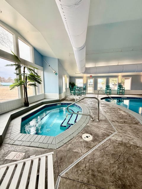 King Bed, Jacuzzi, Private Balcony by Gull Lake Hotel in Nisswa