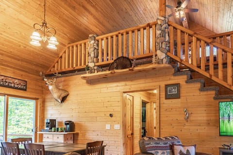 Aurora Basecamp at Pictured Rocks Sleeps 10 House in Burt Township