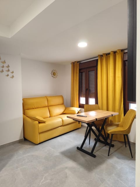 Bed, Living room, Photo of the whole room, Seating area, Dining area