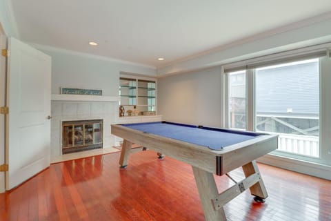 Pets Welcome Beachfront Family Retreat in Norfolk House in Norfolk