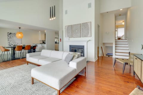 Pets Welcome Beachfront Family Retreat in Norfolk House in Norfolk