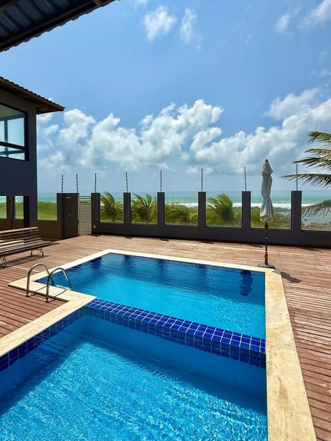 Day, Pool view