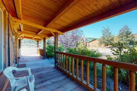 Cougar Canyon Bunk House House in Colorado