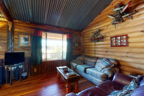 Cougar Canyon Bunk House House in Colorado