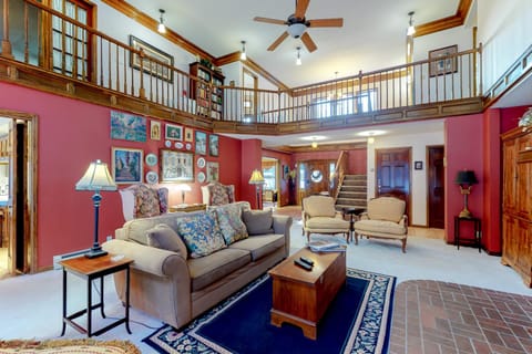 The Dragonfly Main House House in South Fork