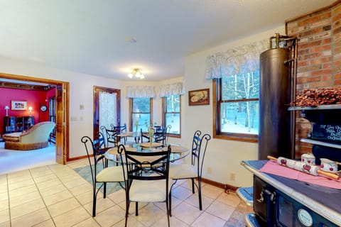 The Dragonfly Main House House in South Fork