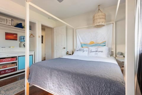 Cozy Room with Hot Tub, Pool, Sauna & Gym Near Beach Bed and Breakfast in Carlsbad
