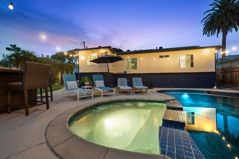 Cozy Room with Hot Tub, Pool, Sauna & Gym Near Beach Bed and Breakfast in Carlsbad