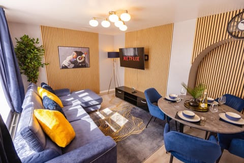 TV and multimedia, Living room, Seating area, Dining area