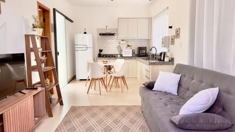 TV and multimedia, Coffee/tea facilities, Kitchen or kitchenette, Living room, Seating area, Dining area, oven, pet friendly, stove, toaster