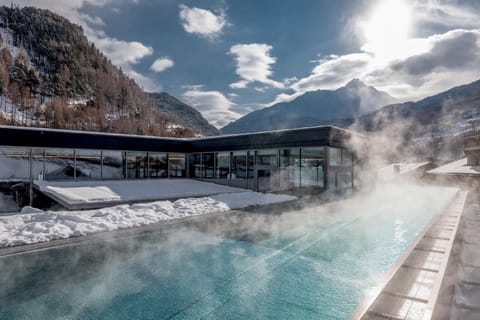 Swimming pool, Swimming pool