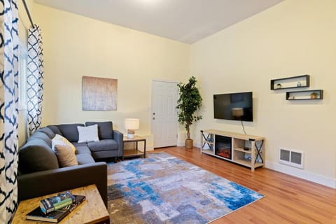 Ideal Getaway Near Lake Washington & Seattle House in Kenmore