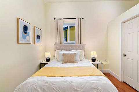 Ideal Getaway Near Lake Washington & Seattle House in Kenmore