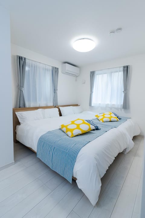 Bed, Bedroom, air conditioner