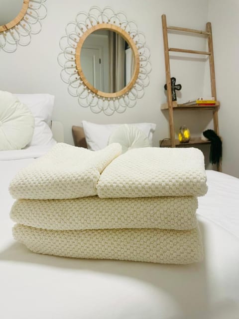 Bed, Photo of the whole room, Bedroom, towels