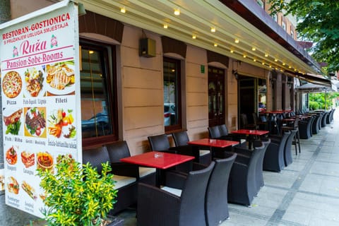 Restaurant/places to eat, Food and drinks, Food