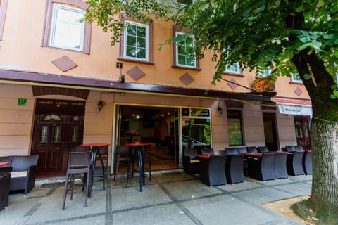 Property building, Restaurant/places to eat