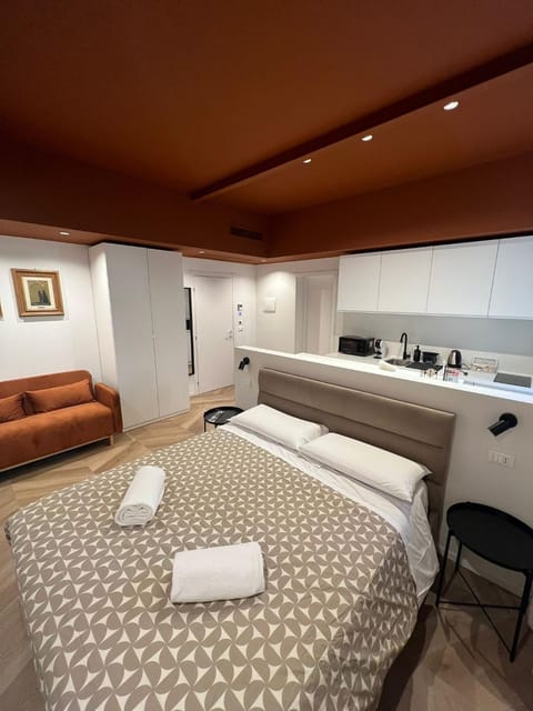 Bed, Kitchen or kitchenette, Bedroom