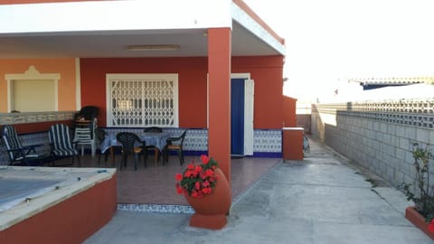 Patio, Facade/entrance