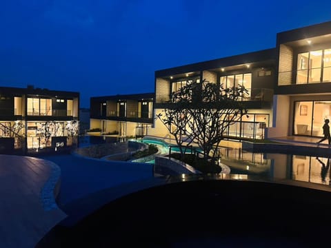 Property building, Swimming pool