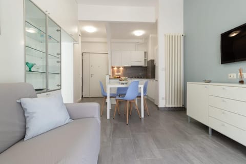 TV and multimedia, Kitchen or kitchenette, Living room, Seating area, Dining area, oven