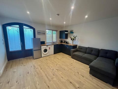 Kitchen or kitchenette, Living room, stove, toaster, washing machine