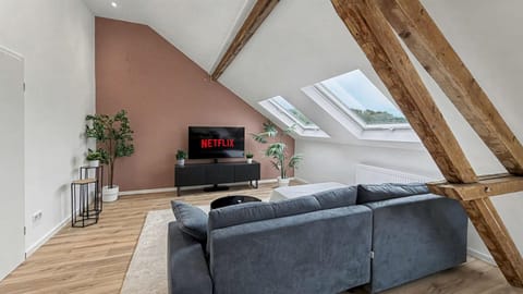 TV and multimedia, Living room, Seating area, Evening entertainment
