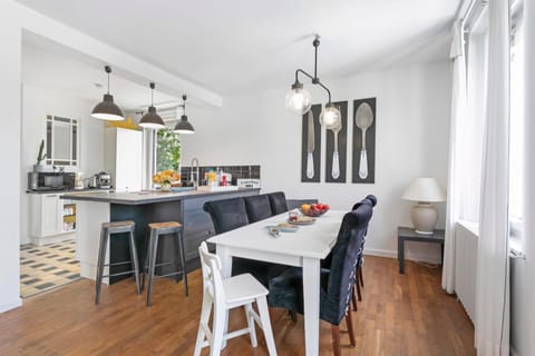 Property building, Kitchen or kitchenette, Living room