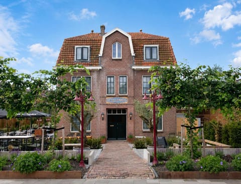 Property building, Restaurant/places to eat