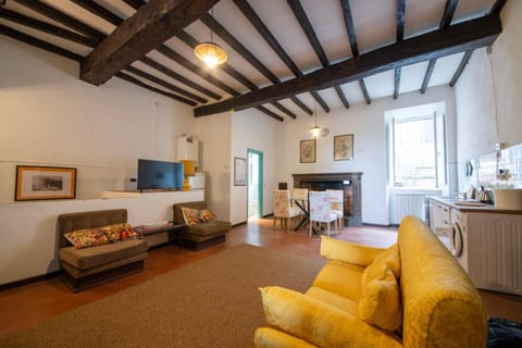 Kitchen or kitchenette, Living room, Seating area