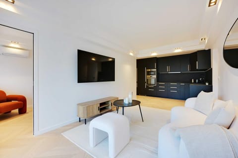 Kitchen or kitchenette, Living room