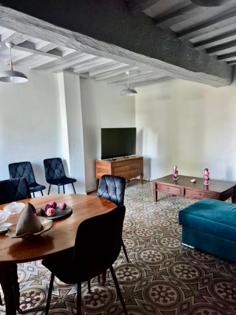 Communal lounge/ TV room, TV and multimedia, Living room, Dining area