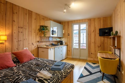 Kitchen or kitchenette, Photo of the whole room, Bedroom