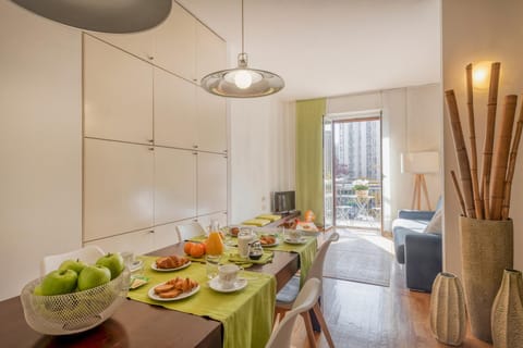 Photo of the whole room, Dining area, Lunch