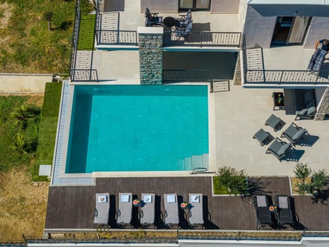 Property building, Day, Bird's eye view, Pool view, Swimming pool, sunbed