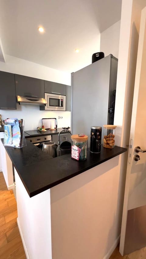 Coffee/tea facilities, stove