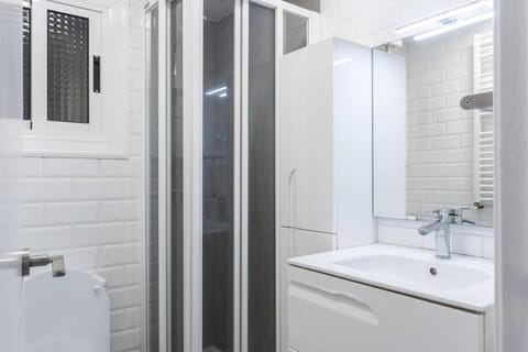 Shower, Bathroom, towels