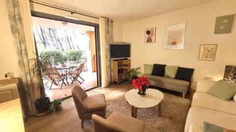 Appartement golf saumane Celomidie Apartment in L'Isle-sur-la-Sorgue