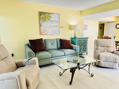 Awesome 1st floor 2BR apartment at Bay Tree Apartment in Little River