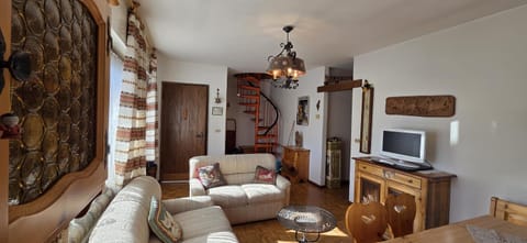 Communal lounge/ TV room, Living room