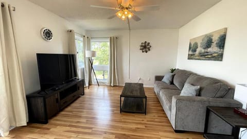 LR1 Bay Tree 1 bedroom condo with pool House in Little River