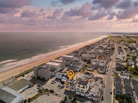 Ocean Hideaway Rooftop Deck Fireplace House in Newburyport