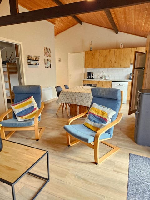 Kitchen or kitchenette, Seating area, Dining area, heating, pet friendly