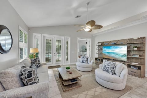 New Coastal Retreat – 4BR/3BA with Private Pool, Near Vanderbilt Beach House in Naples Park